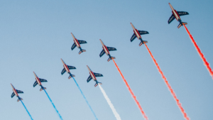 Avions de l'armée de l'air dessinant le drapeau français
