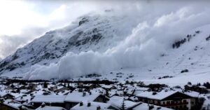 avalanche de neige à bessans village